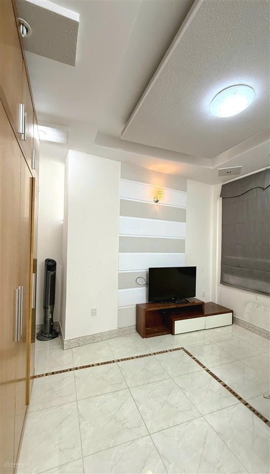Bán nhà hẻm đẹp đường nguyễn đình chính phú nhuận giá 5,7 tỷ.  út 0908 120 ***