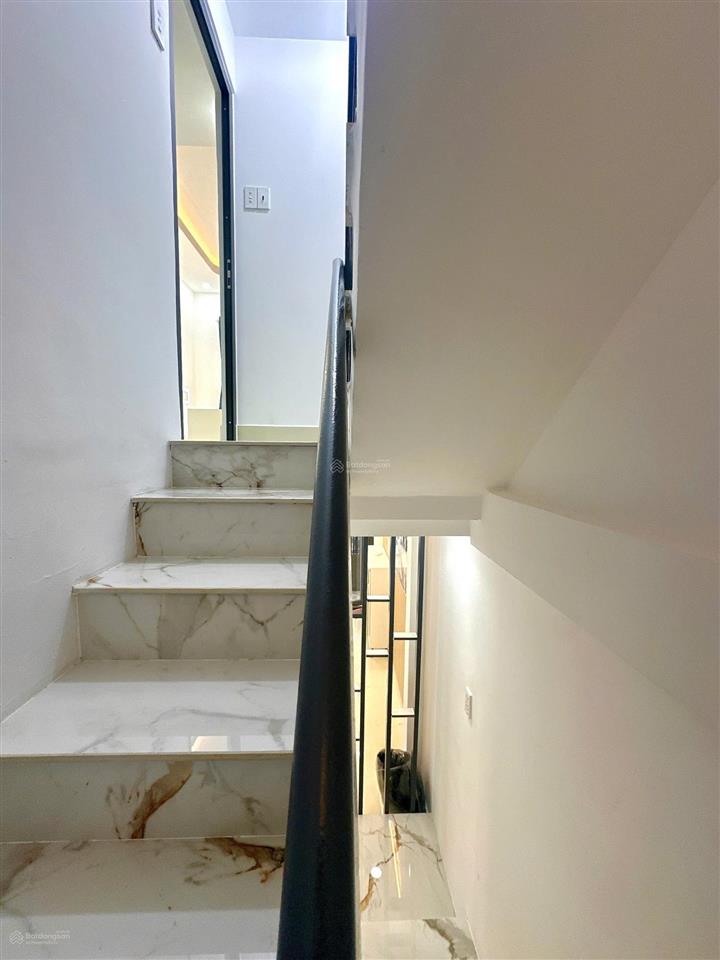 Nhà 3 tầng phan xích long gần sân bay tân sơn nhất giá 5,3 tỷ tl