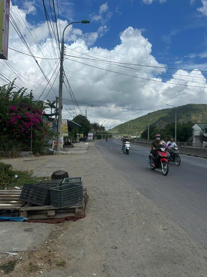 Bán đất có nhà mặt tiền quốc lộ 1a vĩnh phương, sân rộng, gần ngay kcn đắc lộc