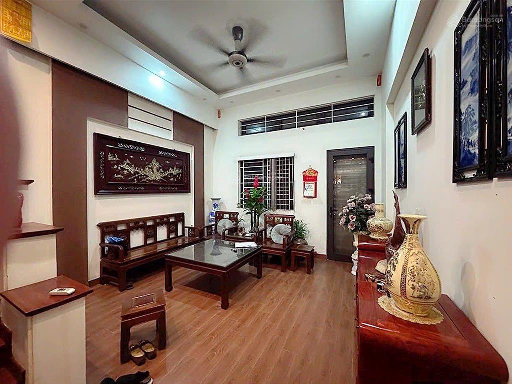 Hơn 8 tỷ, nhà phố tư đình  long biên, 50m² xây 5 tầng, cực gần cầu trần hưng đạo