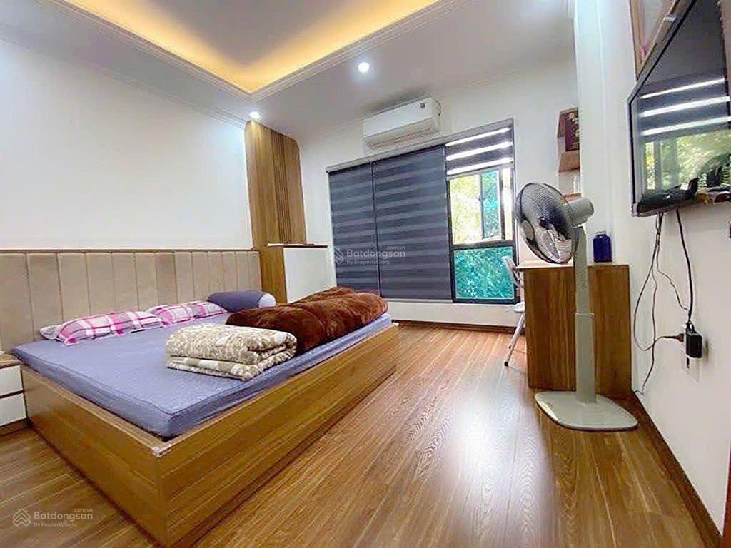 Hơn 8 tỷ, nhà phố tư đình  long biên, 50m² xây 5 tầng, cực gần cầu trần hưng đạo
