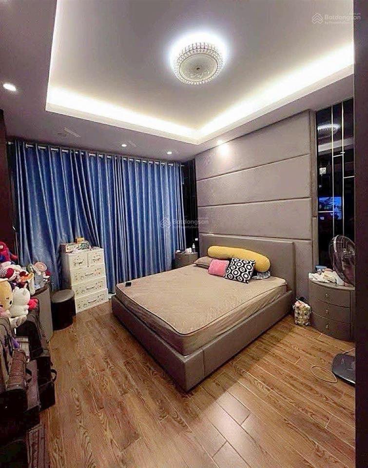 Hơn 8 tỷ, nhà phố tư đình  long biên, 50m² xây 5 tầng, cực gần cầu trần hưng đạo