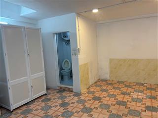 Cho thuê nhà riêng tầng 1 cạnh phố quỳnh mai, 5 triệu, 30m2, đẹp, đầy đủ tiện ích