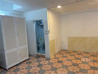 Cho thuê nhà riêng tầng 1 cạnh phố quỳnh mai, 5 triệu, 30m2, đẹp, đầy đủ tiện ích