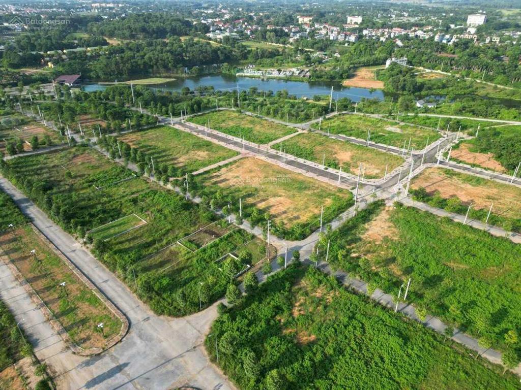 Gia đình cần tiền bán gấp lô đường đôi 100m  khu tái định cư đại học quốc gia, giá làm việc nhanh