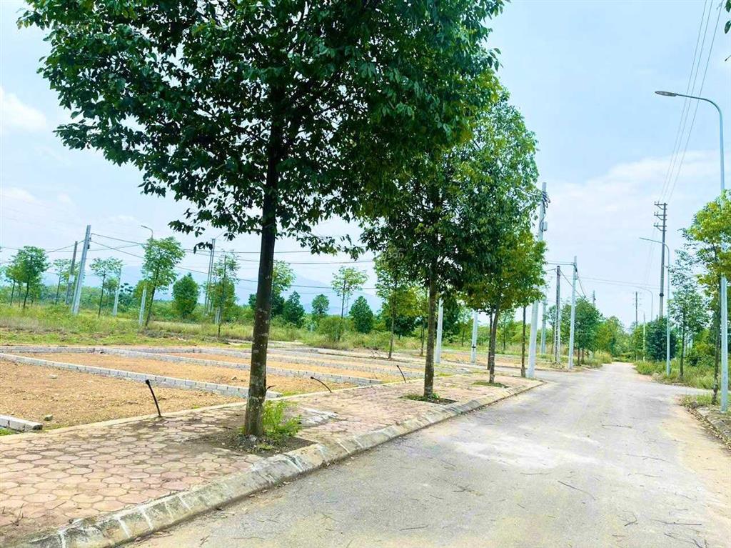 Gia đình cần tiền bán gấp lô đường đôi 100m  khu tái định cư đại học quốc gia, giá làm việc nhanh