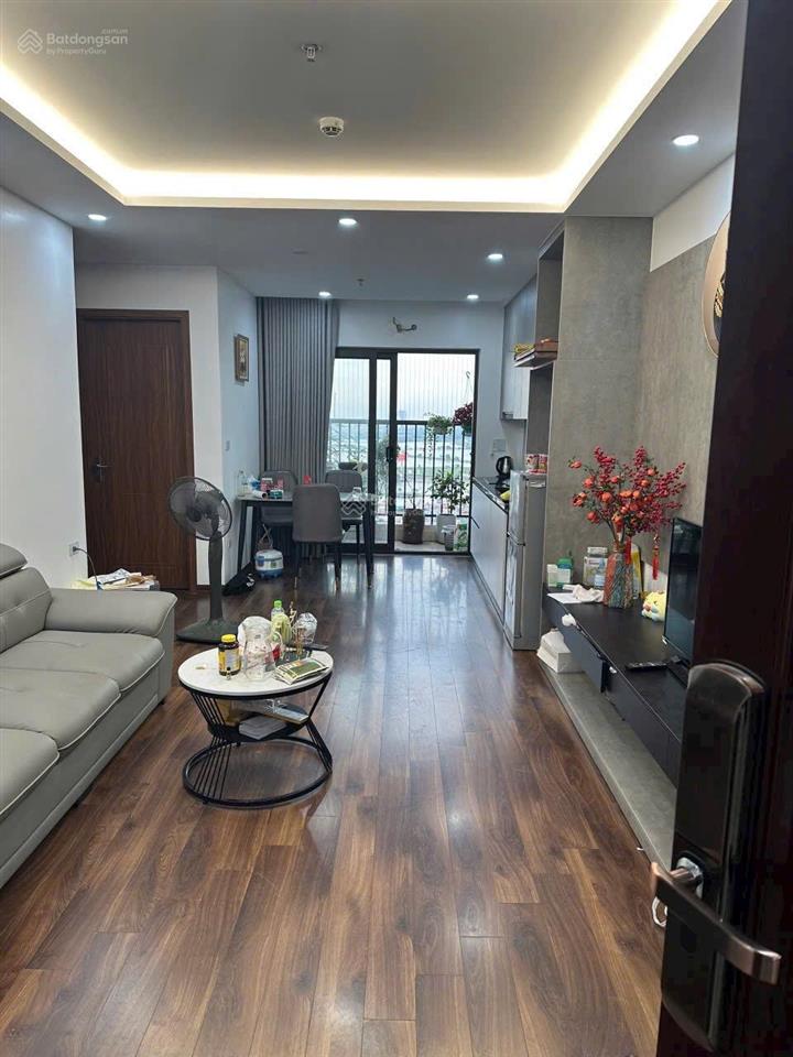 Chính chủ cần bán gấp căn 2 phòng ngủ dt 65m2 tk 2 phòng ngủ 2vs 2 ban công nhà ở full đồ có sổ