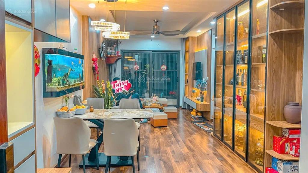 Chính chủ cần bán căn 2 ngủ dt 71m2 giá 5tỉ350 nhad ở có sổ full đồ