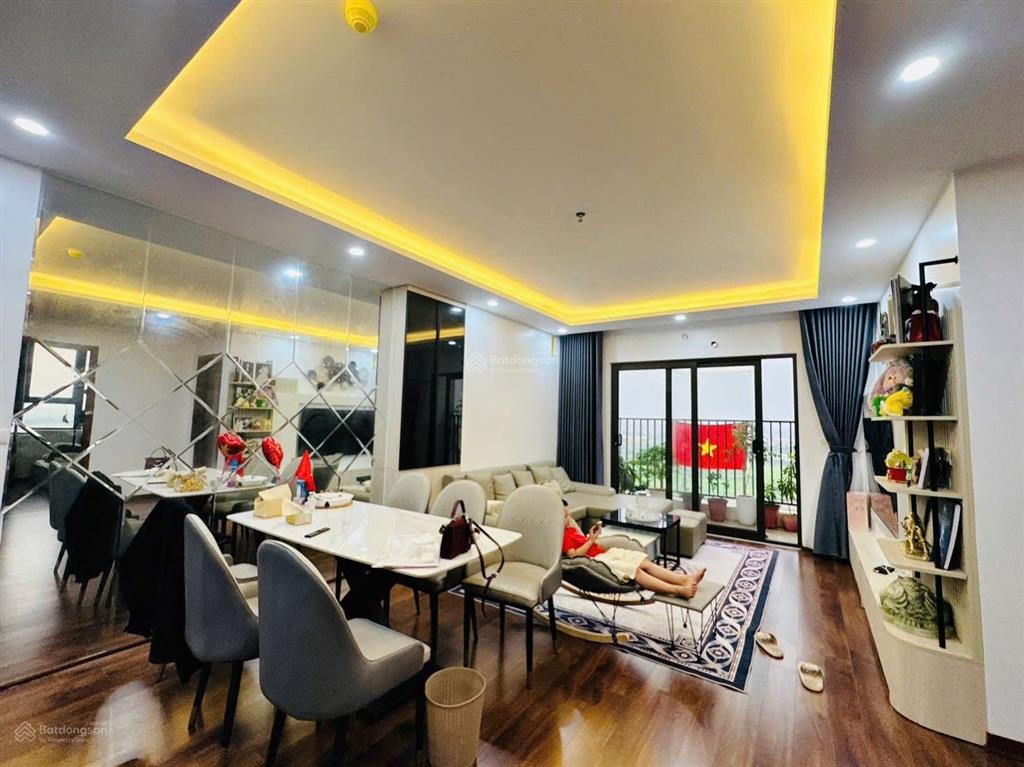 Chính chủ cần bán gấp căn 3 ngủ dt 96m2 nhà ở có sổ full đồ. giá 7ti5. a c quan tâm ib e.