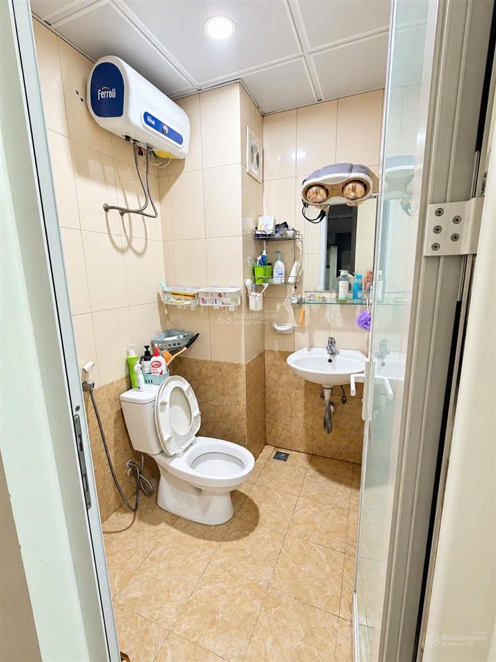 Cần bán gấp căn 2 ngủ tòa tứ hiệp plaza thanh trì.