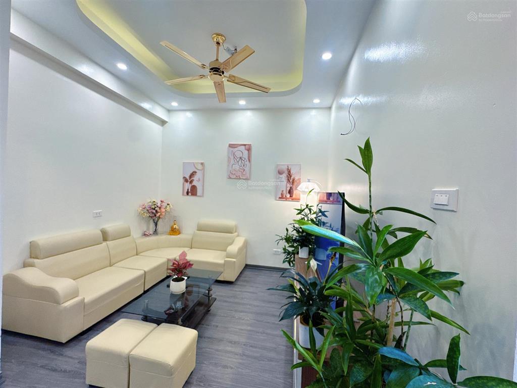 Chính chủ gửi bán căn hộ khu đô thị hồng hà. nhà ở có sổ full đồ. anh quan tâm ib em.0967 479 ***