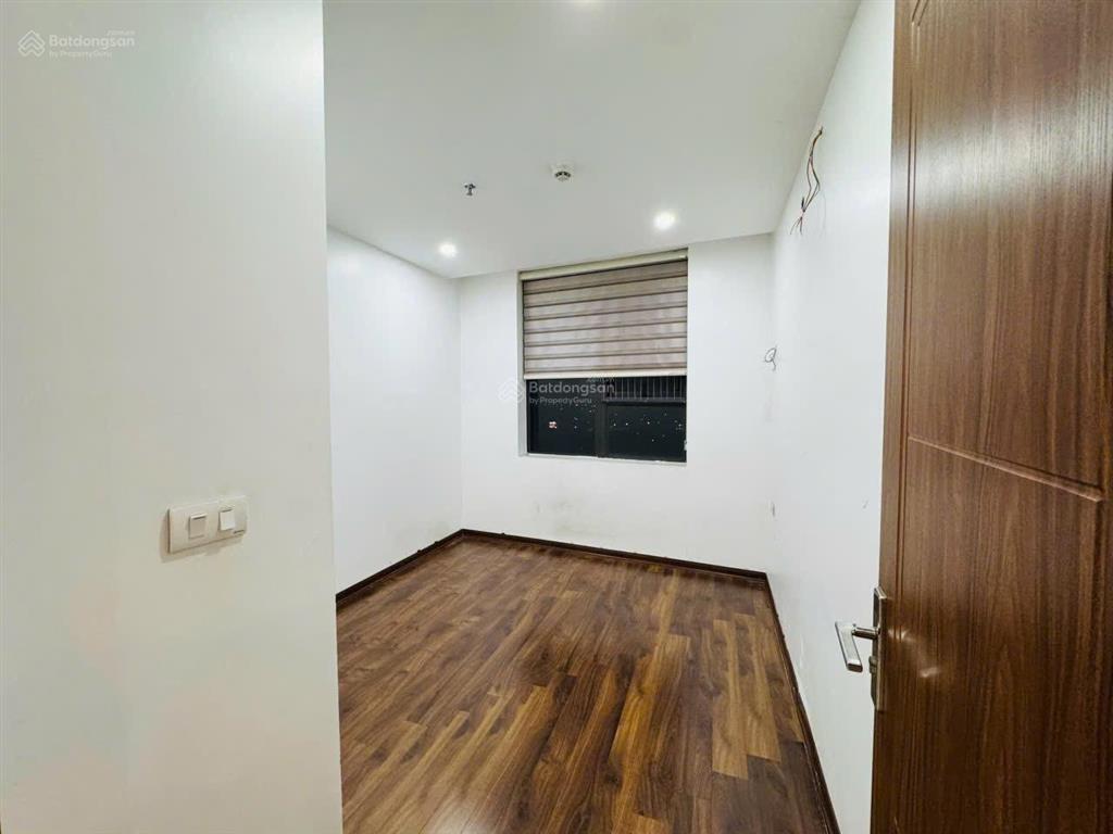 Chính chủ cần bán gấp căn 2 ngủ, dt 71m2 tk 2 ngủ 2vs 2 ban công, nhà ở sổ sẵn giao dịch