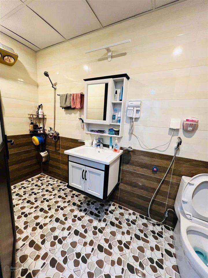 Cc khu đô thị hồng hà cần bán. tk 3 ngủ 2 vs ban công thoáng mát