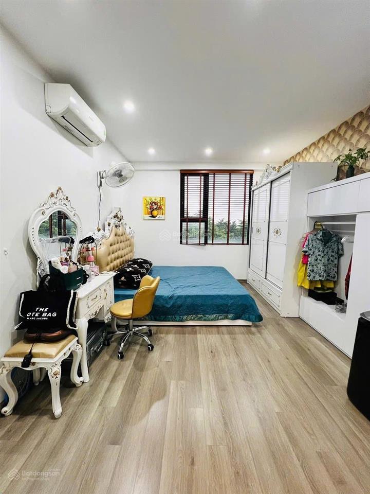 Cc khu đô thị hồng hà cần bán. tk 3 ngủ 2 vs ban công thoáng mát