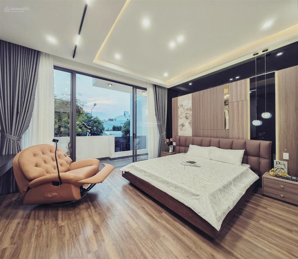Hiếm! kdc cao cấp đường 10m nguyễn thị thập, quận 7, 68m2,4tầng hiện đại, full nội thất. chỉ 11 tỷ.