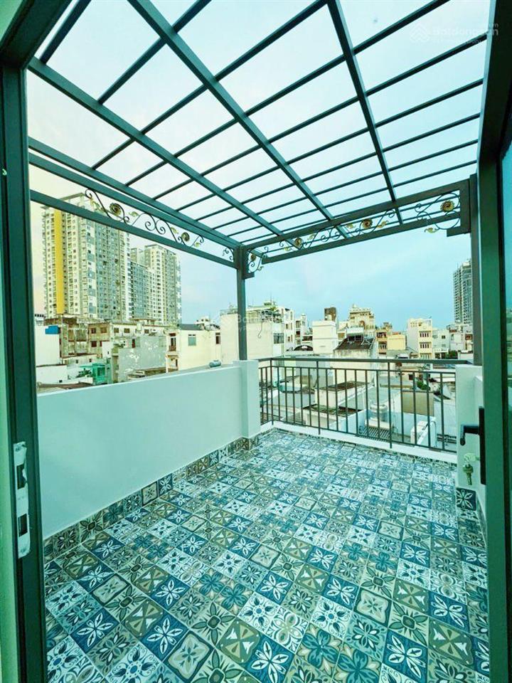 Vòng xoay cây gõ kế chợ bình tiên nhà đẹp 4 tâng btct với 5pn hẻm