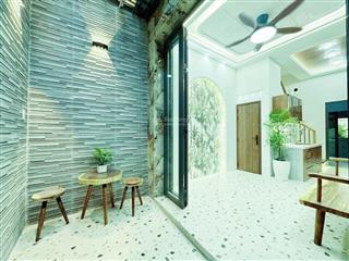 Vòng xoay cây gõ kế chợ bình tiên nhà đẹp 4 tâng btct với 5pn hẻm