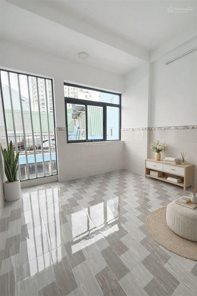 Nhà đẹp ngay vòng xoay lê đại hành, kế đh bách khoa  xây 4 tầng btct với 5pn hẻm 4m