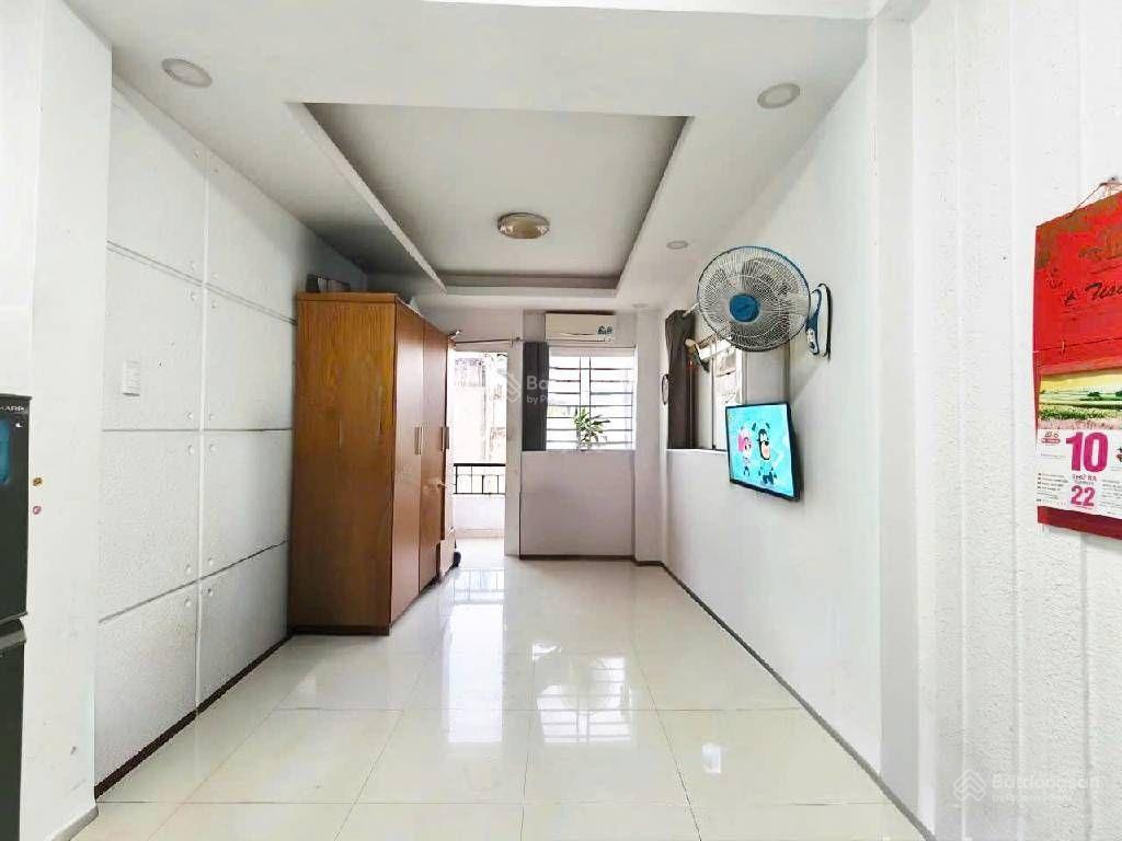 Nhà đẹp sát chợ nguyễn tri phương kế trường quốc tế việt úc 5 tầng btct với 4pn master hẻm xe thông