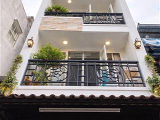 Nhà đẹp sát chợ nguyễn tri phương kế trường quốc tế việt úc 5 tâng btct với 4pn master hẻm xe thông