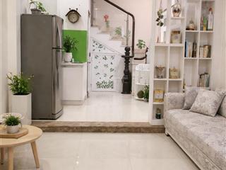 Sát mặt tiền hẻm thông thoáng ngay vòng xoay lý thái tổ q.10 nhà 5 tang với 3pn