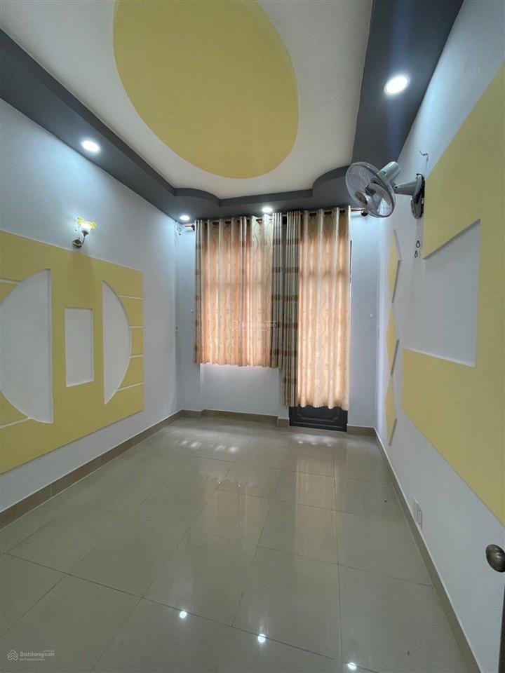 Vòng xoay lê đại hành q.11 nhà đẹp 3 tầng btct hẻm thông giáp chợ tân bình  đh bách khoa