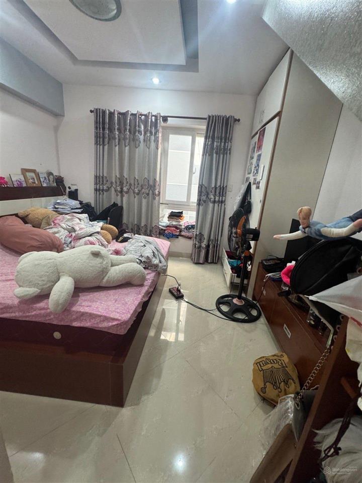 Vòng xoay lê đại hành  nhà đẹp ngang 4 dài 17 xây 5 tầng btct với 5pn hẻm thông thoáng