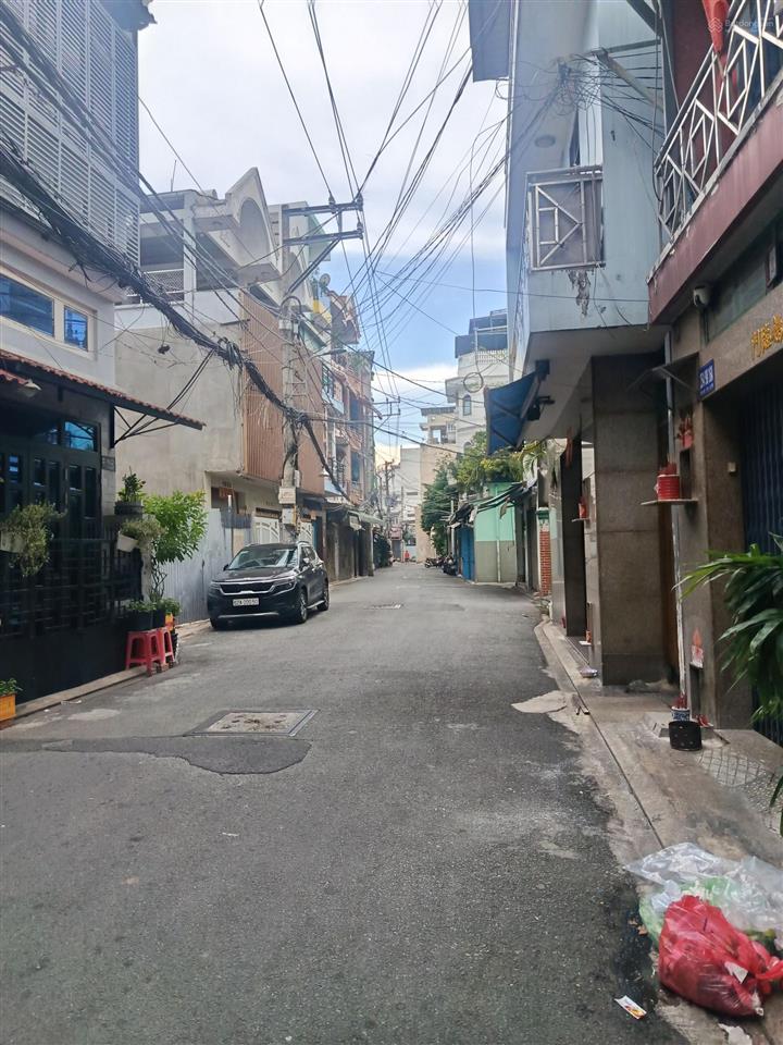 Vòng xoay lê đại hành  nhà đẹp ngang 4 dài 17 xây 5 tầng btct với 5pn hẻm thông thoáng