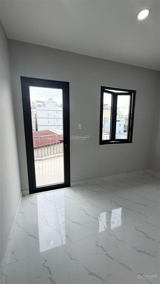 Nhà đẹp 4 tầng với 4pn sát hẻm xe tăng  ngay bệnh viện tân phú  bàu cát.