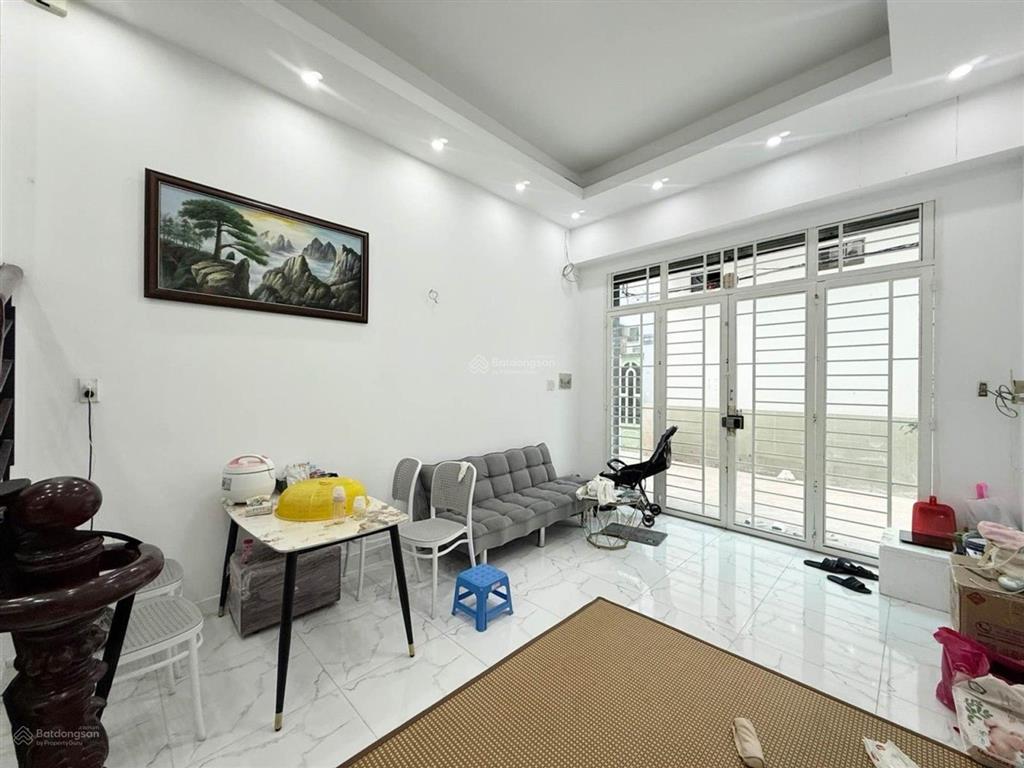 Nhà đẹp 4 tầng  sát ngay q1 q3  lý thái tổ  cv giọt nước  đh kinh tế