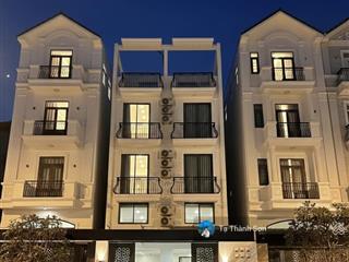 Cạnh hutech, 28 phòng full nội thất 200tr/tháng, 750m2 sàn, 5 tầng, gần ga metro, sổ hoàng công