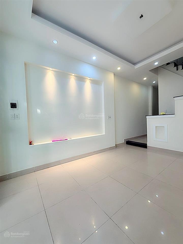 Bình thạnh , giáp q1,ngay chân cầu thị nghè ,tương lai mặt tiền đường 15m, nối rạch xuyên tâm.
