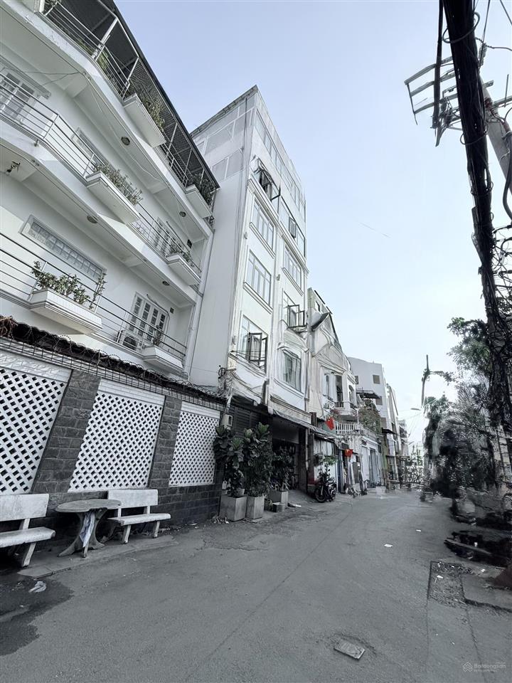Kế bên rạch xuyên tâm,nhà 3 tầng ,hẻm xe hơi,50m,mới đẹp vô ở ngay.