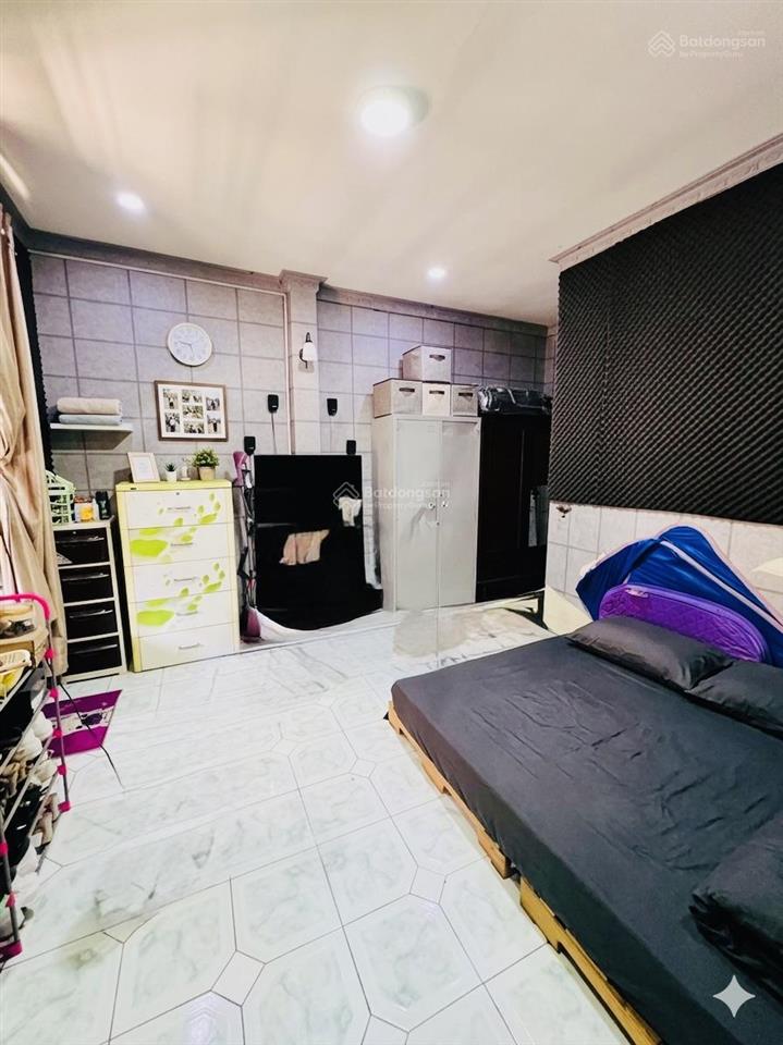 Kế bên rạch xuyên tâm,nhà 3 tầng ,hẻm xe hơi,50m,mới đẹp vô ở ngay.
