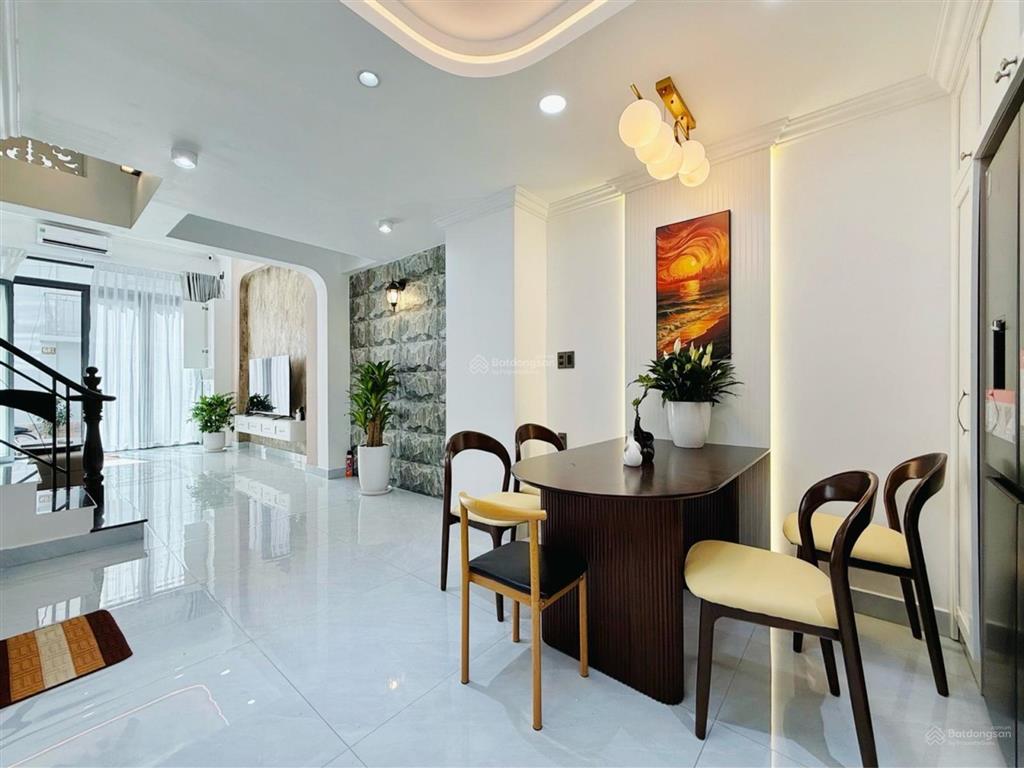Hẻm xe hơi thông,5 tầng ,70m ,nhà mới đẹp full nội thất ngay gần đh hutech,ung văn khiêm.