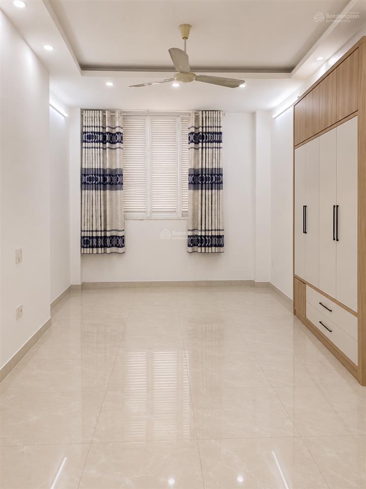 Diện tích 80m2  nhà hẻm xe hơi quay đầu  kế bên cổng trường đh văn lang.