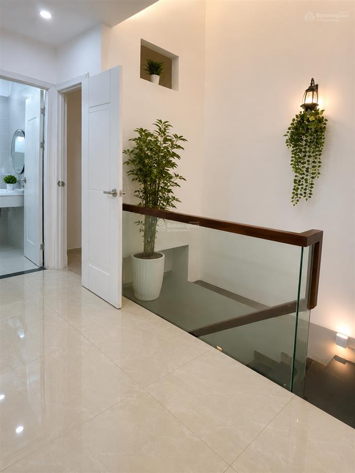 Diện tích 80m2  nhà hẻm xe hơi quay đầu  kế bên cổng trường đh văn lang.