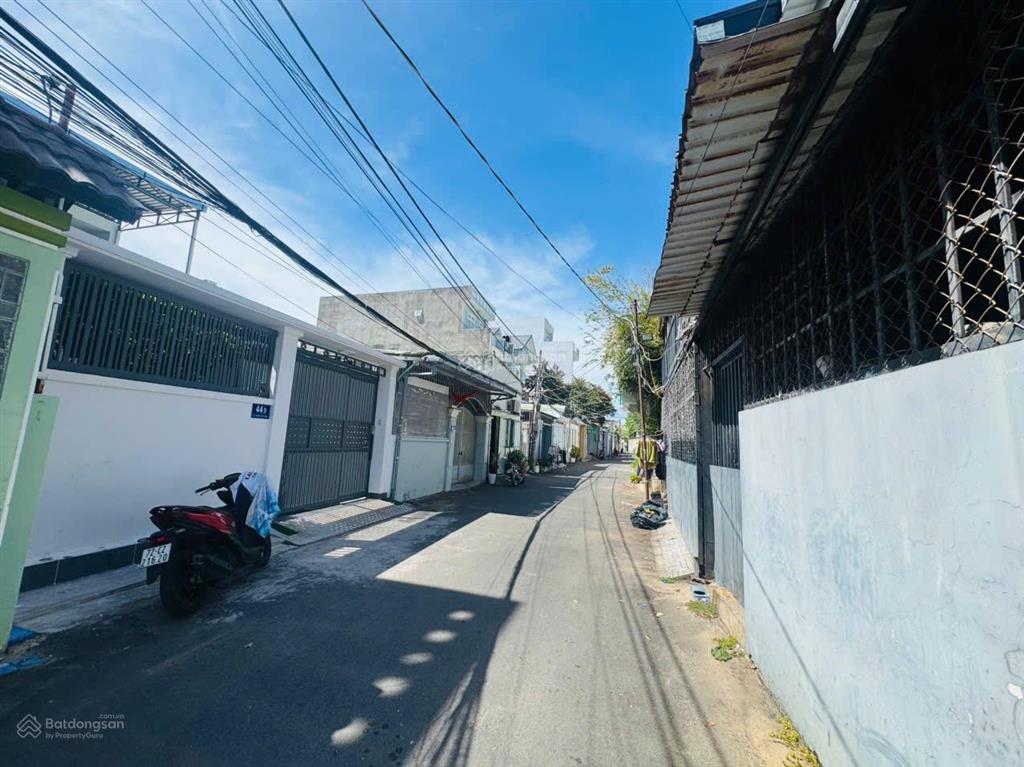 Chủ định cự  cần bán nhà 3 tầng lê phụng hiểu p8 tpvt  dt 90m2 nở hậu  hẻm oto.giá 9 tỷ