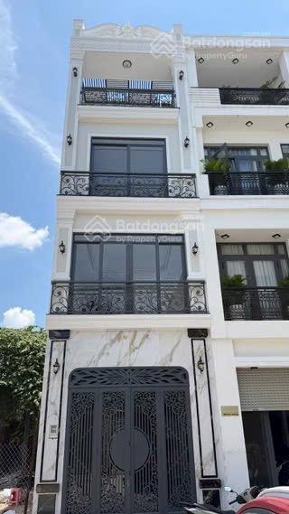 Nhà mới ở liền khu an ninh ngay tên lửa, 5 phòng ngũ wc riêng.
