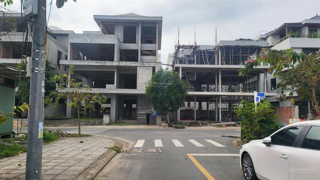 Bán đất viêu 10 tòa chung cư.dt 100m2 giá 4 tỷ 150.