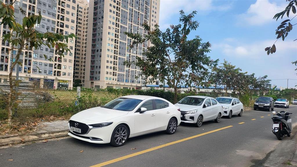 Bán đất viêu 10 tòa chung cư.dt 100m2 giá 4 tỷ 150.