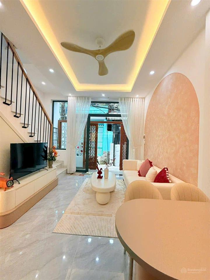 Bán nhà lô góc 3 tầng . 2 mặt tiền cách biển nguyên tất thành .50m giá bán 11 tỷ có bớt.