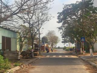 Bán nhà lô góc 3 tầng . 2 mặt tiền cách biển nguyên tất thành .50m giá bán 11 tỷ có bớt.