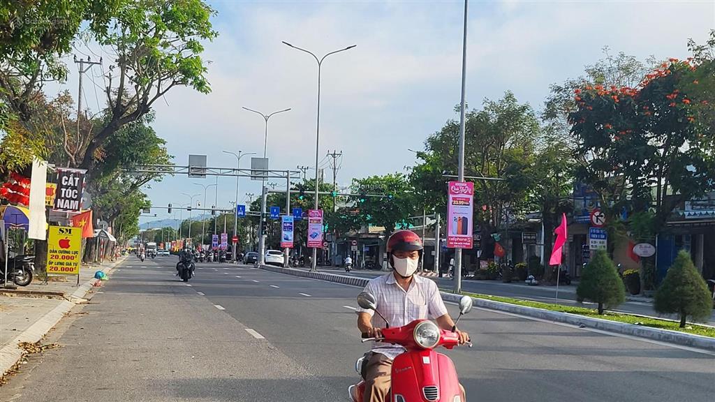 Bán nhà cấp 4 .mặt tiền nguyễn lượng bằng.dt 120m2..đianj đg kinh doanh sầm uất giá 6 tỷ 200 có bớt