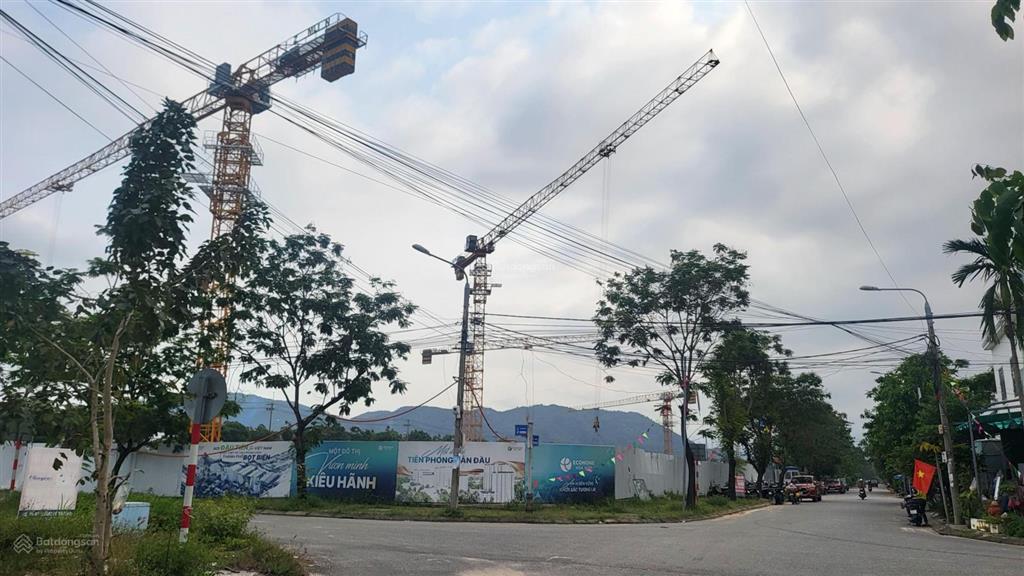 Chủ cần tiền bán lô góc 2 mặt tiền đg 7.5m hướng đông nam .giá 5 tỷ 900 .sát chung cư đang xây.