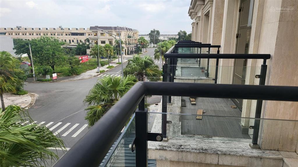 Bán shophouse 6,5 tỷ, 100m2 tại trung lập 17, đang cho thuê 12tr/tháng sát căn góc.