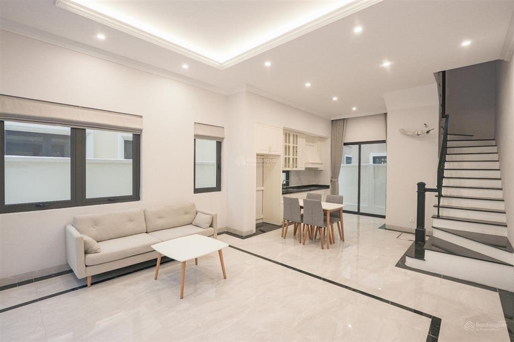 Cho thuê nhà liền kề hoàn thiện 2 tầng vin ocp 2 chỉ 8tr2/tháng có chỗ đỗ xe ô tô  bao phí dịch vụ
