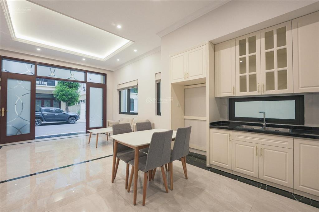 Cho thuê nhà liền kề hoàn thiện 2 tầng vin ocp 2 chỉ 8tr2/tháng có chỗ đỗ xe ô tô  bao phí dịch vụ
