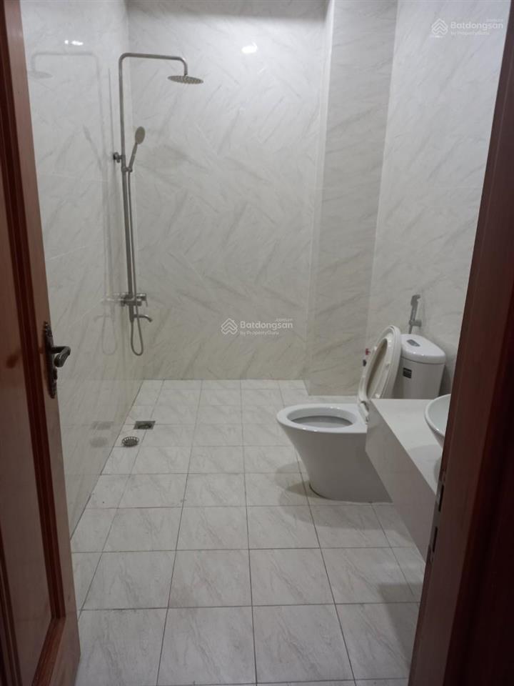 Nhà mặt tiềnđường nguyễn văn khối p9 diện tích 4x28m 2 lầu 6 phòng4wc 25 triệu/tháng