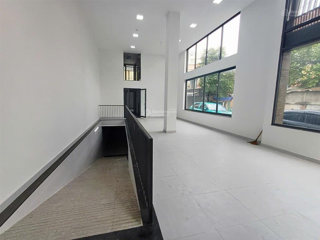 Tòa nhà mới xây góc 2 mặt tiền lê hoàng phái phường 17 dt 7x20m hầm 6 lầu9pn thang máy==60tr